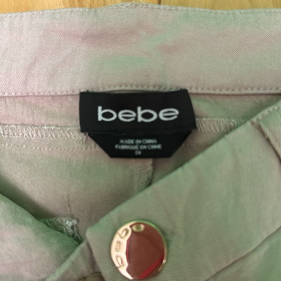 Bebe Size 26 for stretchy cream pants, zippered bottoms - Picture 4 of 6